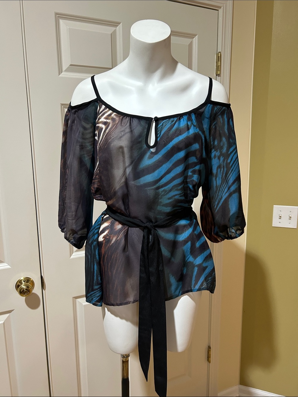 Bebe sheer  print Blue & Black Tie-Waist Women's Top